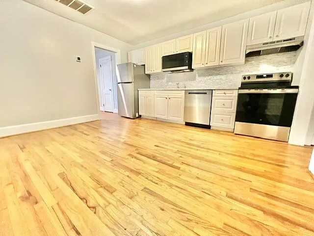 310 Winston Street - C — Photo 2
