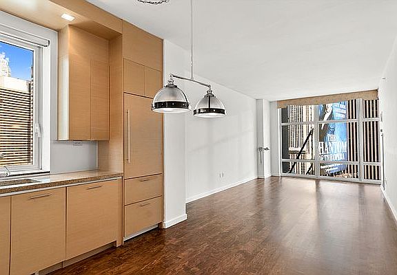 3rd image of 1600 Broadway #5A
