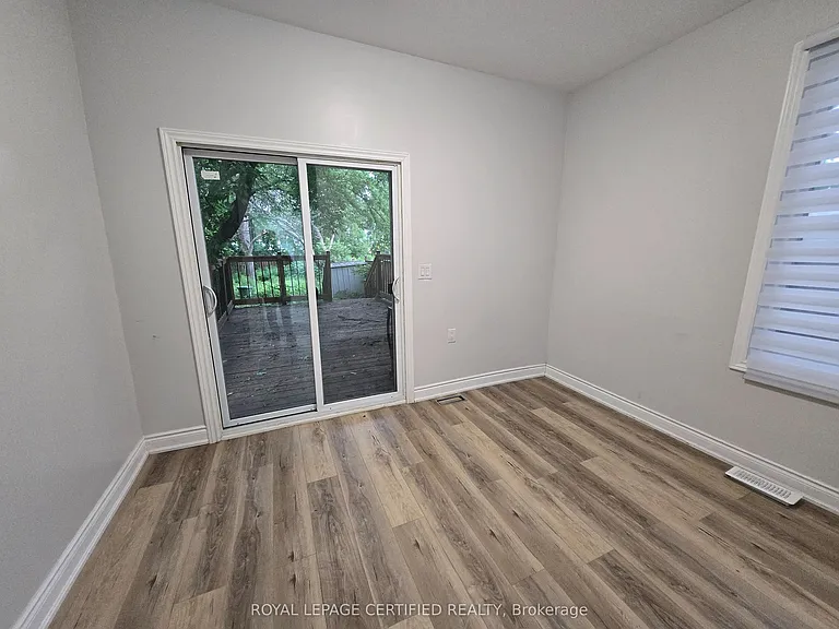 195 Picton St E — Photo 12