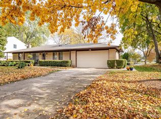 6040 Walker Dr, Troy, MI 48085