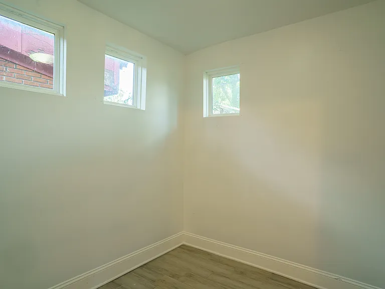 1402 Avenue E — Photo 12