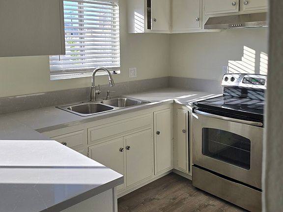 5th image of 10782 Lampson Ave #7