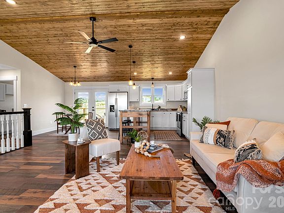 2nd image of 33 Pilgrims Path Ln