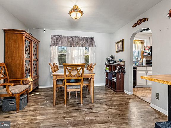 5th image of 8109 Woodhaven Rd