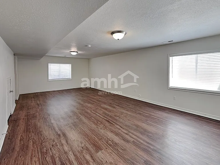 4384 N Maple Dr — Photo 18