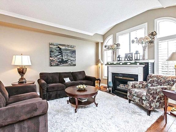 5th image of 2113 Pinevalley Cres