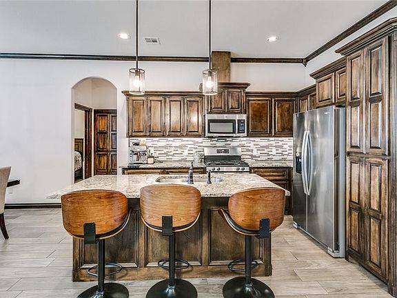 3rd image of 3412 Ontario Cir
