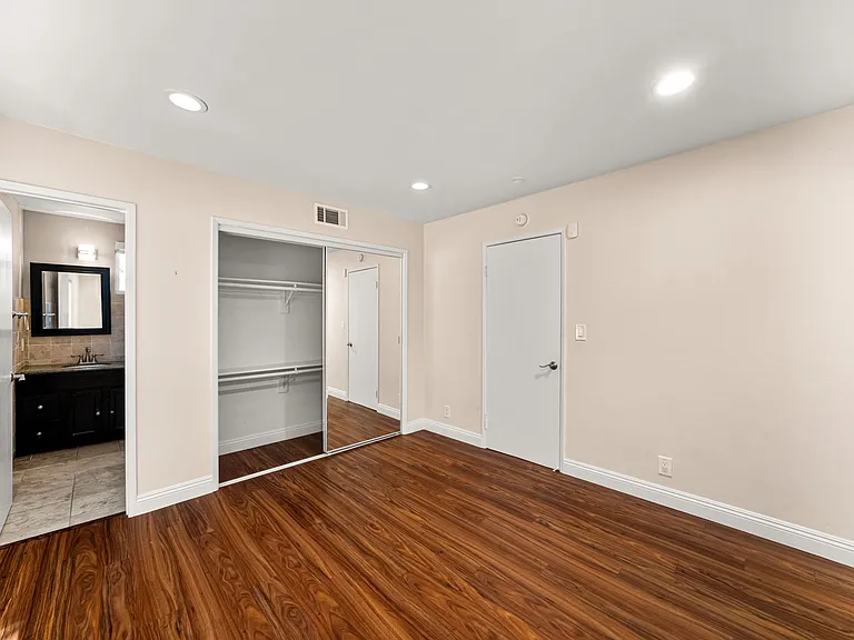 3751 Prestwick Dr — Photo 31