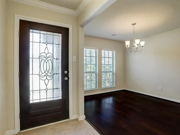 15718 Whispering Green Dr — Photo 3