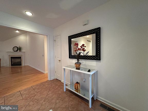 5th image of 312 Plantation Dr