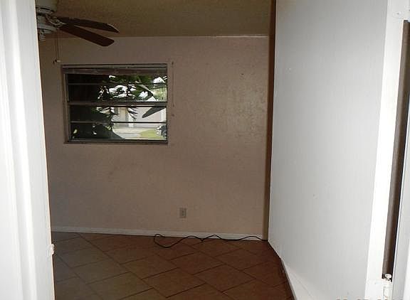 5th image of 119 Laurie Dr