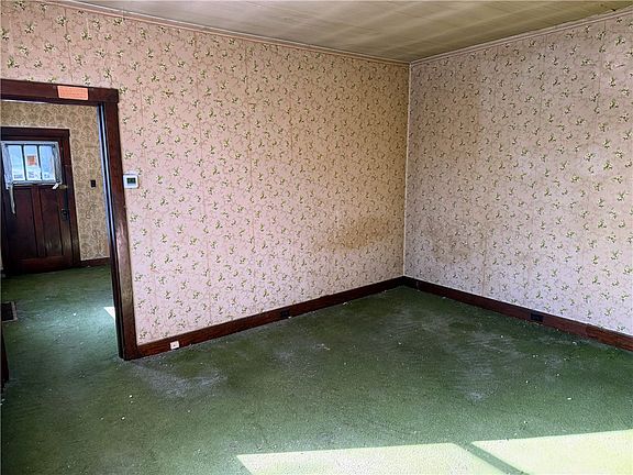 4th image of 3419 Hill St