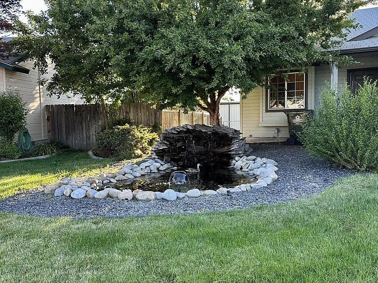 1975 N Dixie Ave — Photo 3