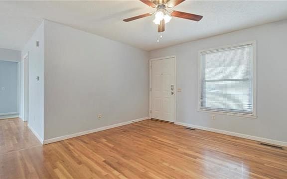 4th image of 509 Coachway Ln