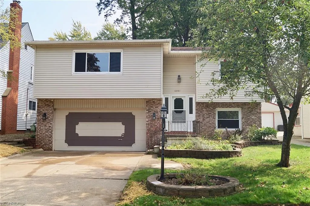 6001 Hodgman Dr photo 1