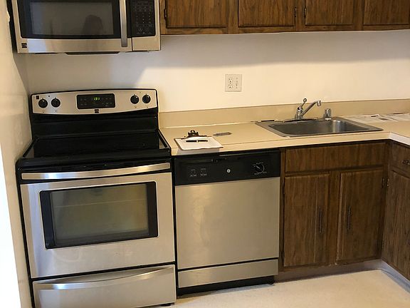 4th image of 9728 Kingsbridge Dr APT 202