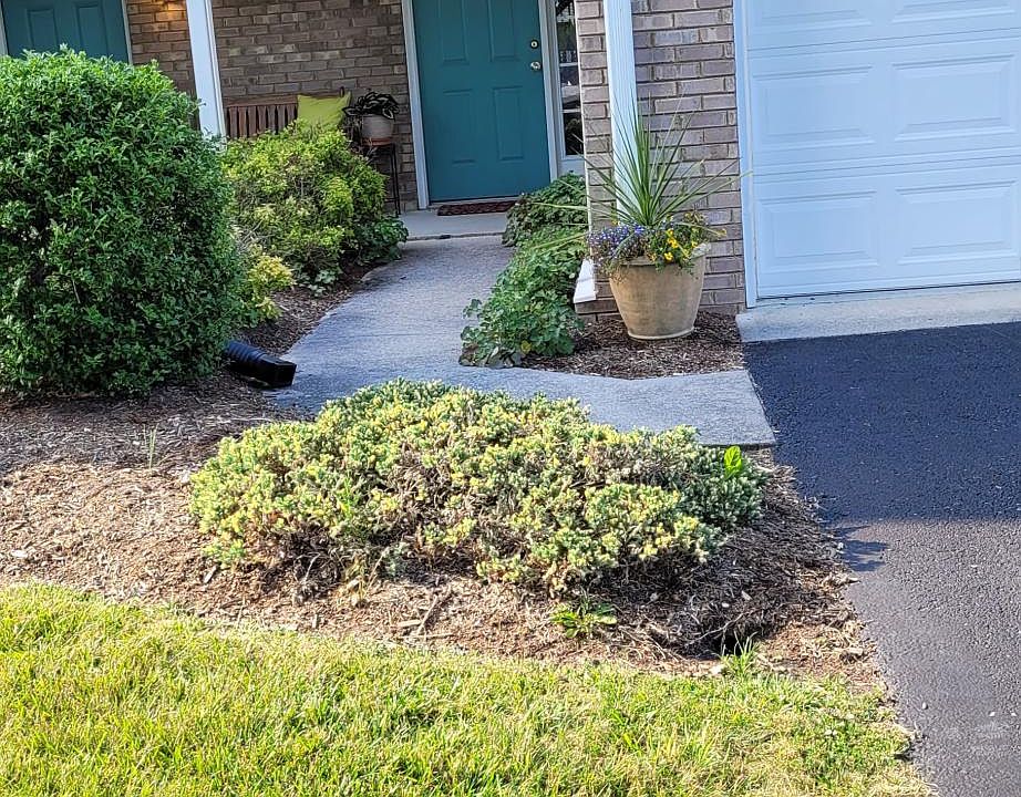 2nd image of 2524 Cherry Ln
