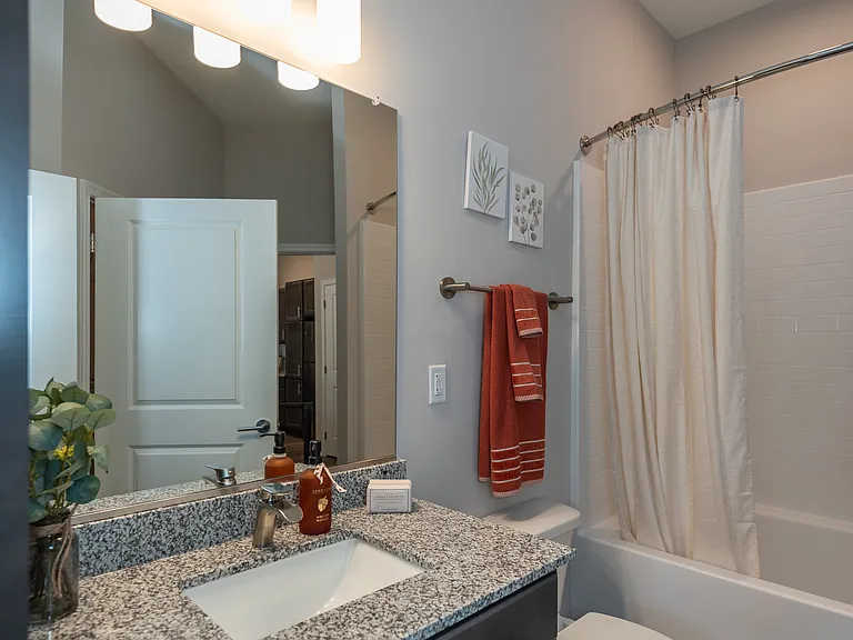 Manor on the Green Apartments — Photo 24