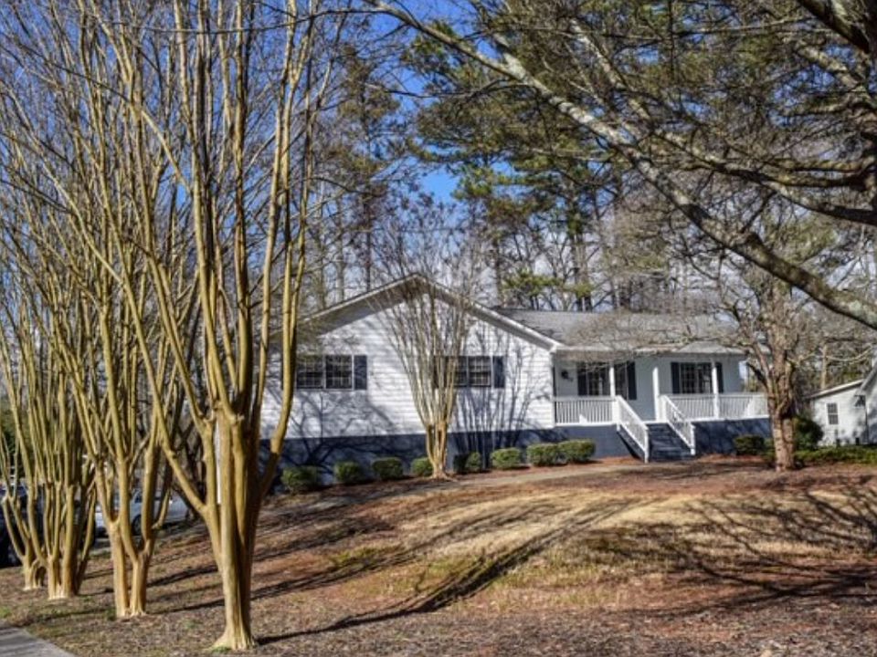 1st image of 70 Farmington Dr