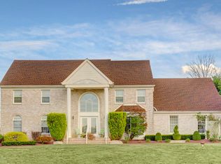5 King Ct, Manalapan, NJ 07726