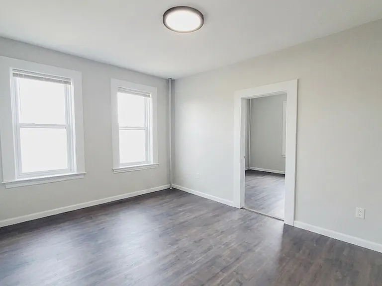 9 Bentley Ave #11B — Photo 3