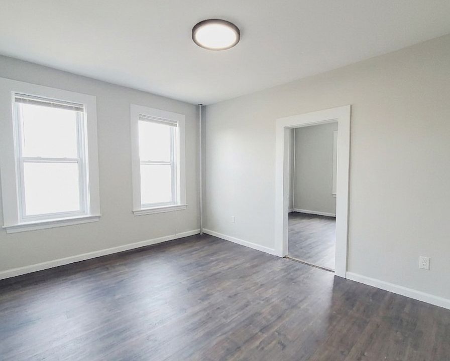 2nd image of 9 Bentley Ave #11L