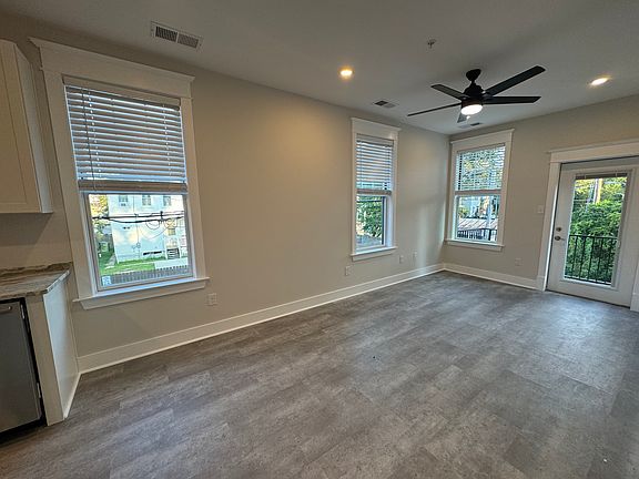 5th image of 310 W Brookland Park Blvd #205