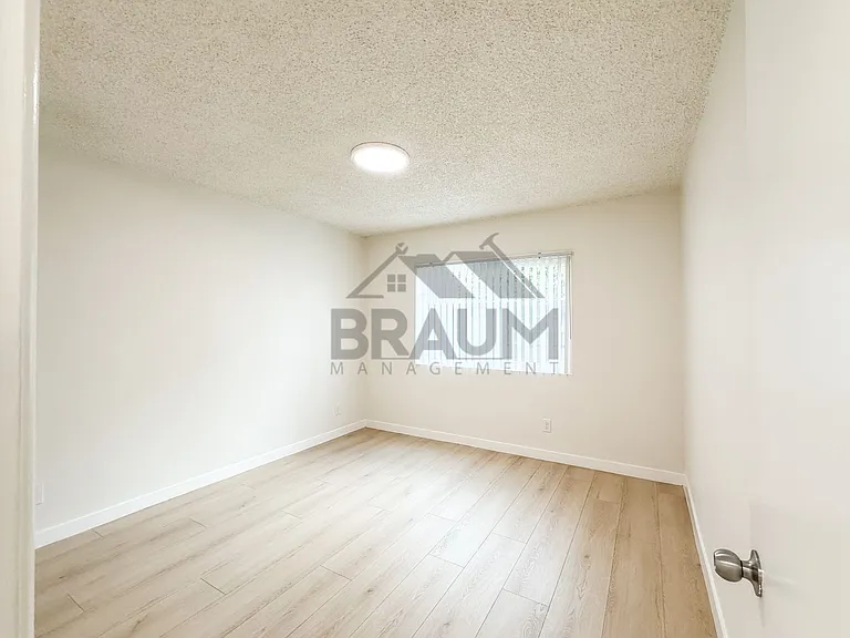 6336 TUJUNGA AVENUE — Photo 11
