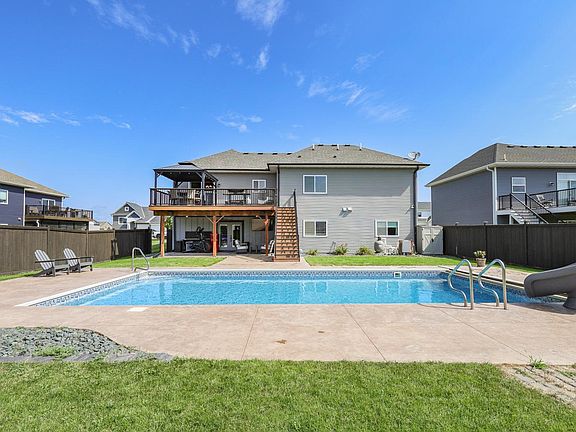 4th image of 17838 Essex Ln