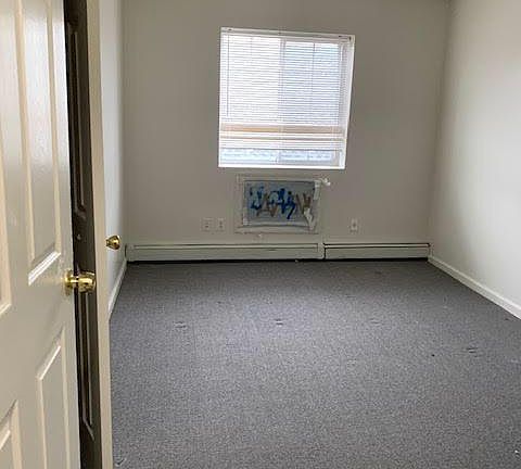 5th image of 240 Robinson Ave #5