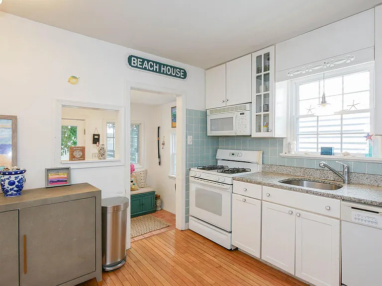 110 N Pembroke Ave — Photo 12