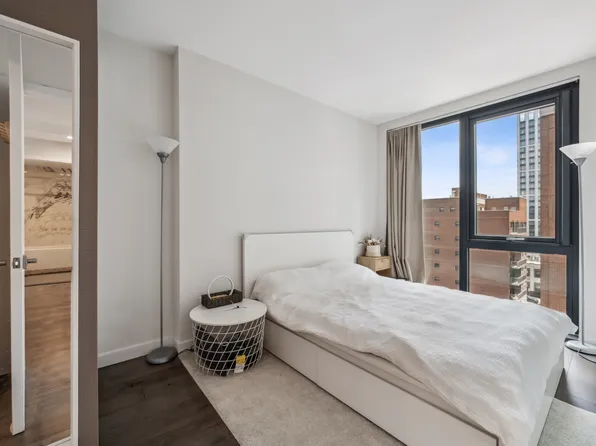 41-14 27th Street 8B image 3 of 8