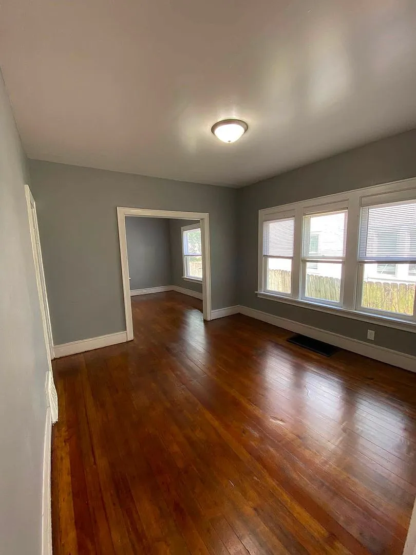 2209 & 2211 Farnam St — Photo 4