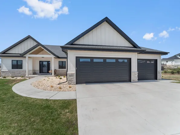 6245 Ronald Reagan Dr, Deforest, WI 53532