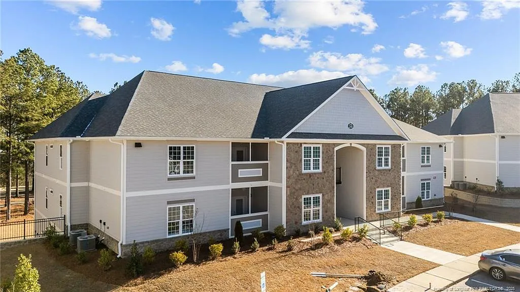 3 bed, 2.0 bath, 1598 sqft, $1,800 — Photo 1