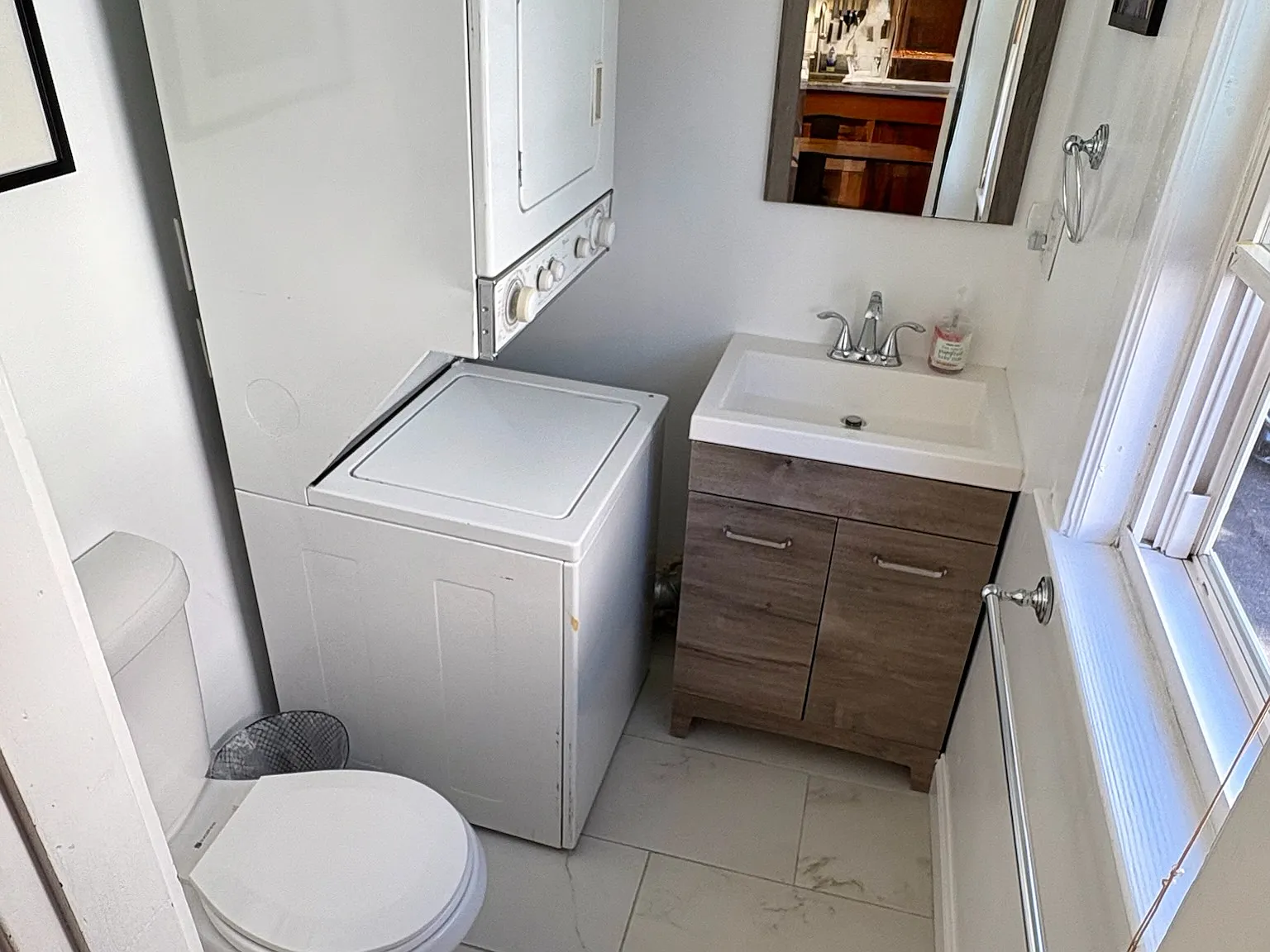 4 bed, 2.5 bath, 9999 sqft, $6,500 — Photo 3