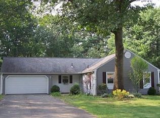 7 Woodside Dr, Wilbraham, MA 01095