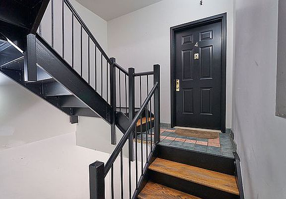 3rd image of 32 W 132nd St APT 4