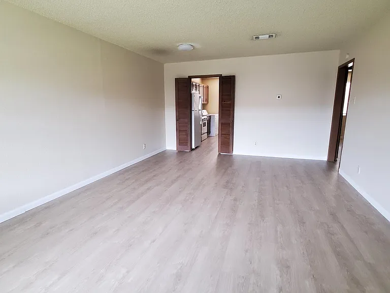 4215 Crow Rd — Photo 8