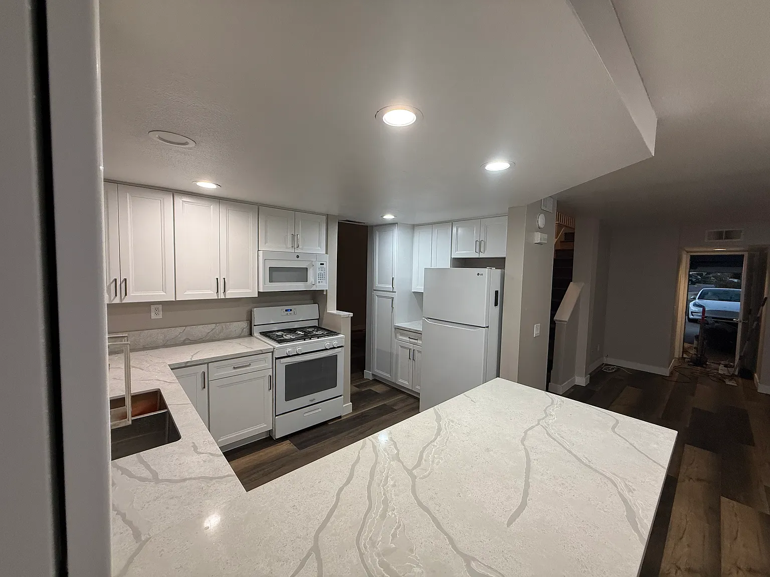 4 bed, 2.5 bath, 1724 sqft, $4,400 — Photo 4