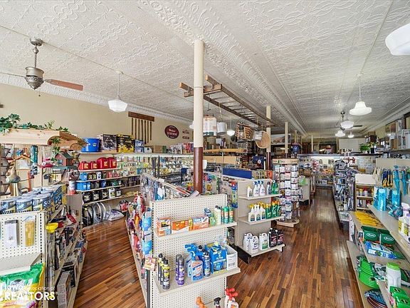 5th image of 401 W Main St
