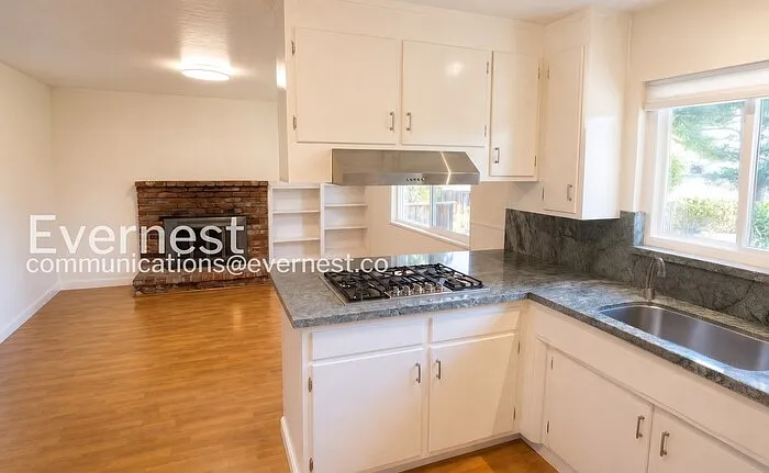 4335 Miranda Ave — Photo 3