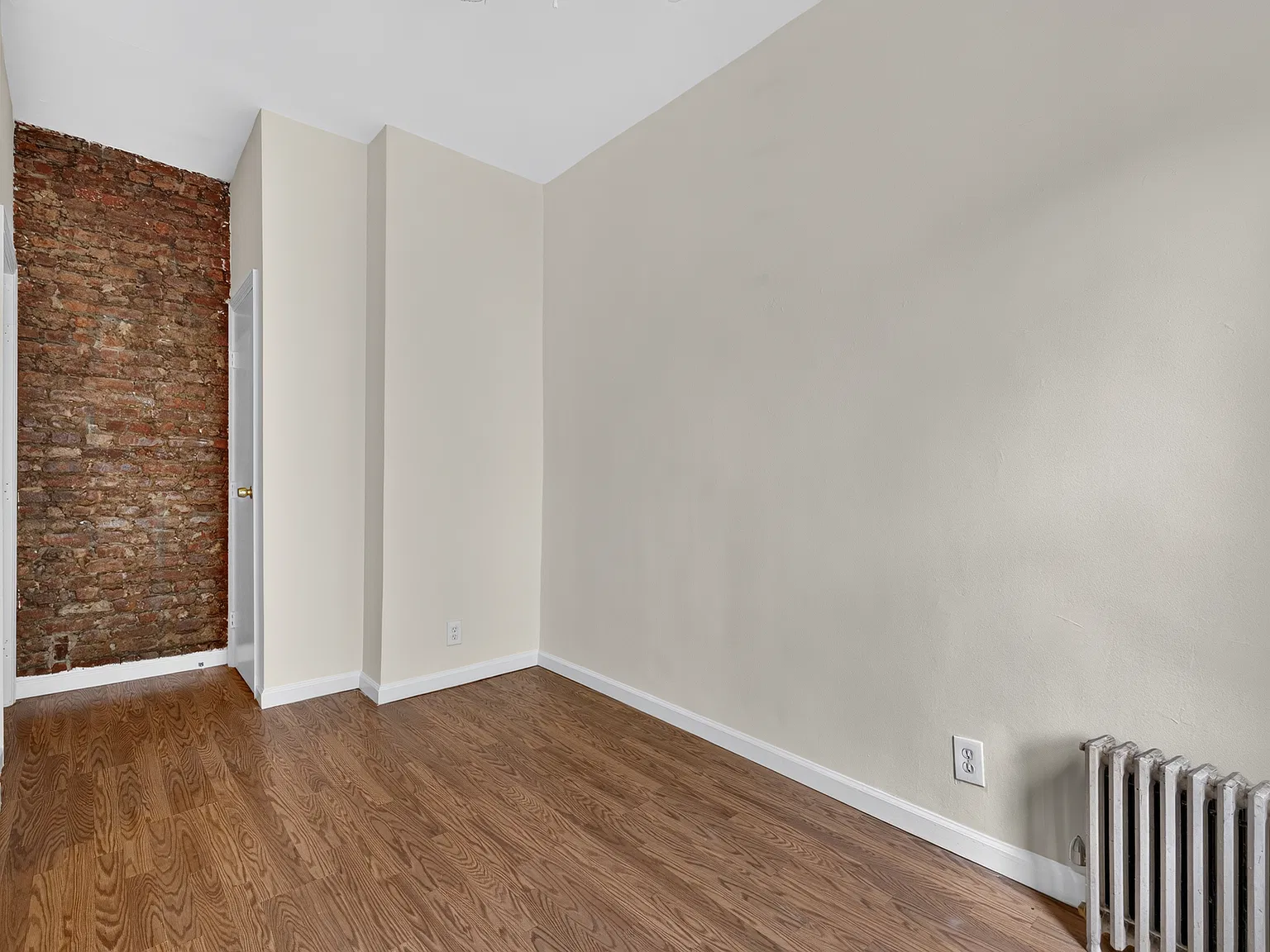 619 E 5th St — Photo 4