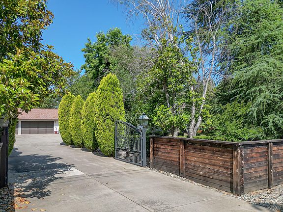 5th image of 9912 Cow Creek Dr