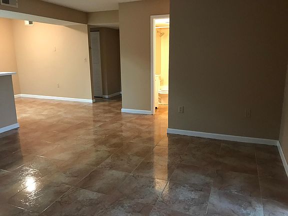 3rd image of 400 Palm Cir W APT 101