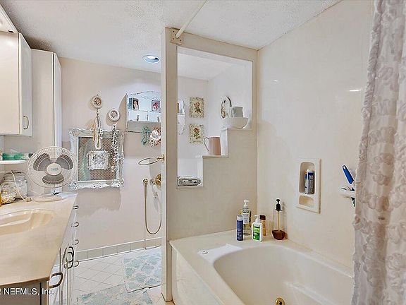 3rd image of 1823 Lindberg Dr