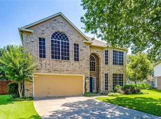 516 Briarcrest Dr, Burleson, TX 76028