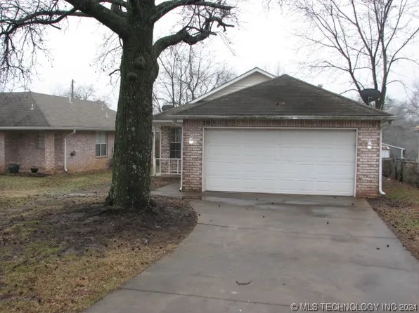 204 W Ash St, Coweta, OK 74429