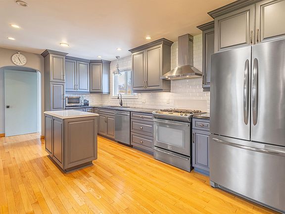 5th image of 1242 George St