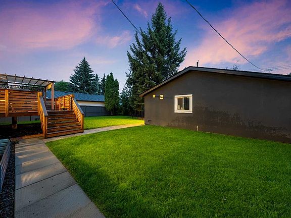 3rd image of 100 N Lake Crimson Close SE